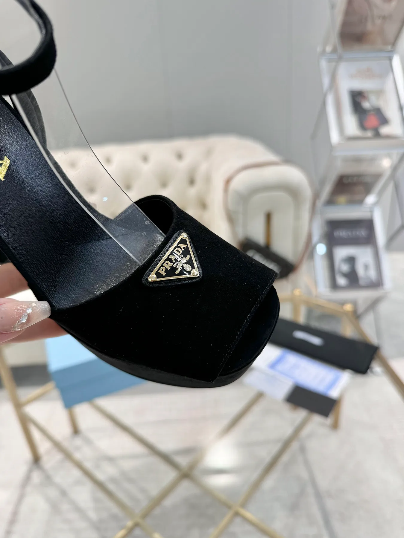 👟👟Ex-factory price 600👟👟 (imitation leather bottom-20) New arrival 👉Ready stock👈Remove the original board and make a 1:1 replica‼ ️The highest version ✅ Prada's early spring catwalk hot style 😘The latest spring style Thick heel square toe water platform series (genuine leather outsole) (simulated leather sole) A must-have for goddesses, super beautiful on the feet 👉The upper is made of imported original sheep leather, soft and textured, lining + foot pads, imported sheepskin lining, breathable and comfortable, private model water platform, heel, water platform 4M, heel height 13M Code number 35M-39M (34 40 41 42 43 is custom-made and cannot be returned or exchanged)
